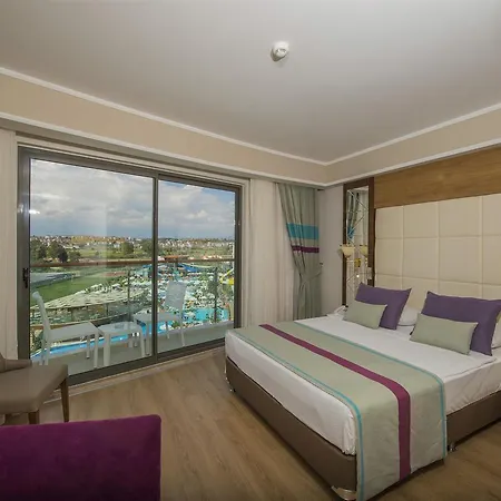 Dream World Aqua 5* Side