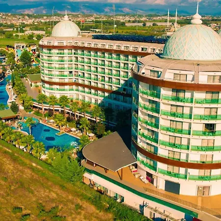 Dream World Aqua Otel 5*